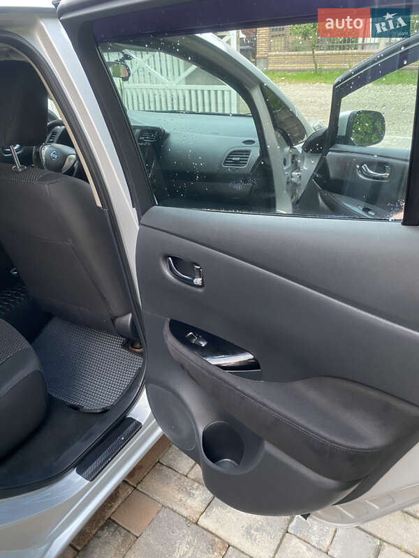 Хетчбек Nissan Leaf 2013 в Заставній