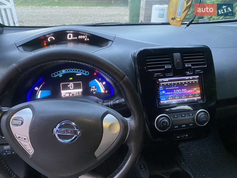 Хетчбек Nissan Leaf 2013 в Заставній