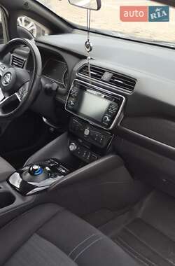 Хэтчбек Nissan Leaf 2018 в 