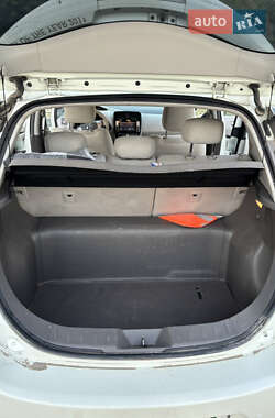 Хэтчбек Nissan Leaf 2010 в 