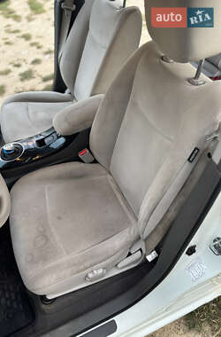 Хэтчбек Nissan Leaf 2010 в 