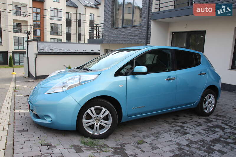 Хетчбек Nissan Leaf 2016 в Чернівцях