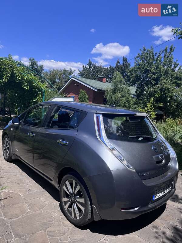Хетчбек Nissan Leaf 2016 в Дніпрі