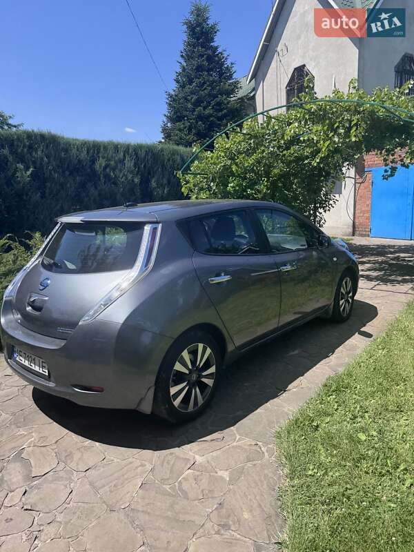 Хетчбек Nissan Leaf 2016 в Дніпрі