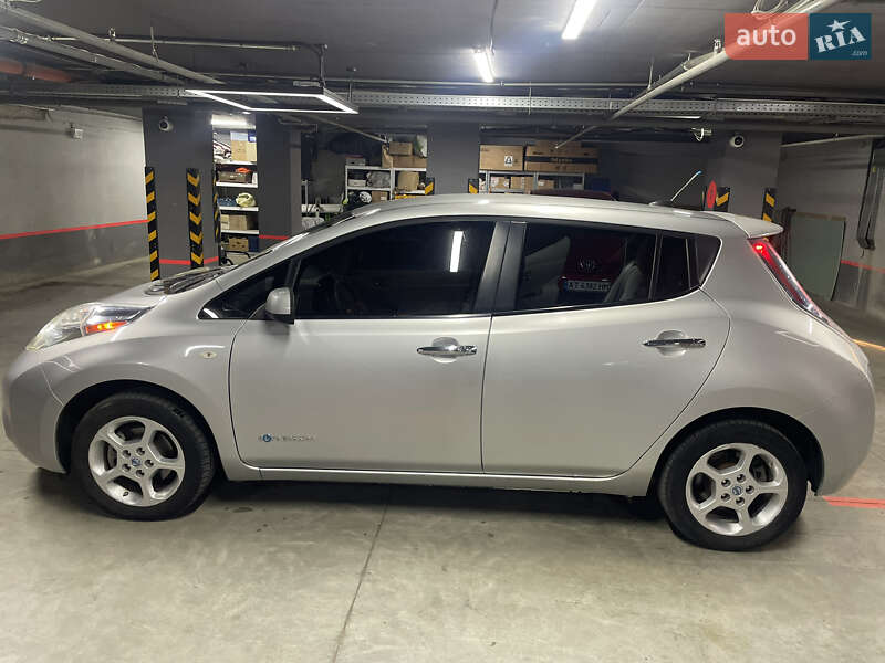 Хэтчбек Nissan Leaf 2011 в Ивано-Франковске
