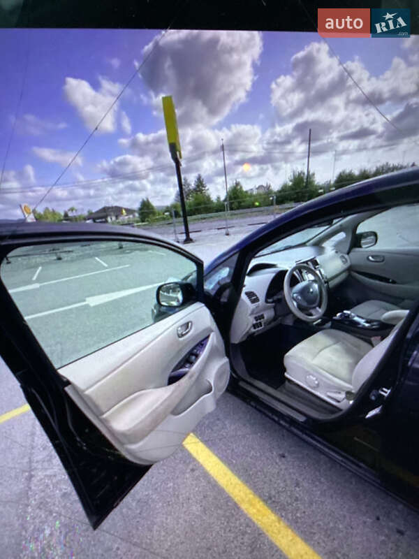 Хэтчбек Nissan Leaf 2011 в Ровно