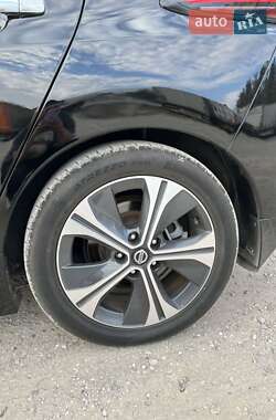 Хетчбек Nissan Leaf 2018 в Кам'янець-Подільському