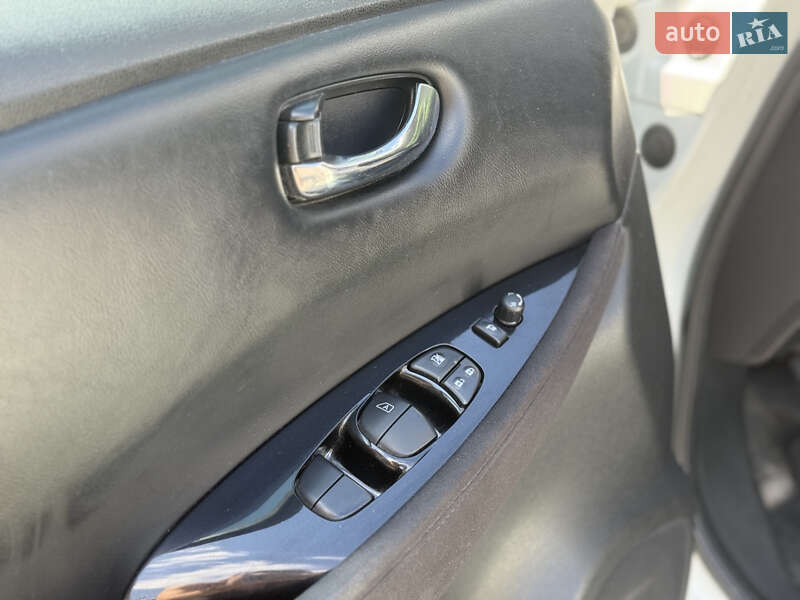 Хетчбек Nissan Leaf 2014 в Тернополі