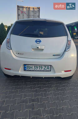 Хэтчбек Nissan Leaf 2016 в 
