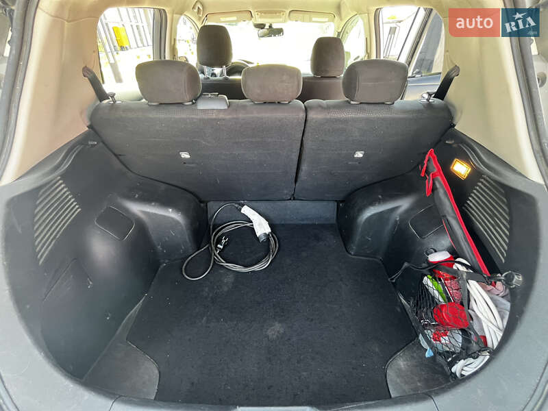 Хэтчбек Nissan Leaf 2017 в Львове фото 15 Хэтчбек Nissan Leaf 2017 в Львове