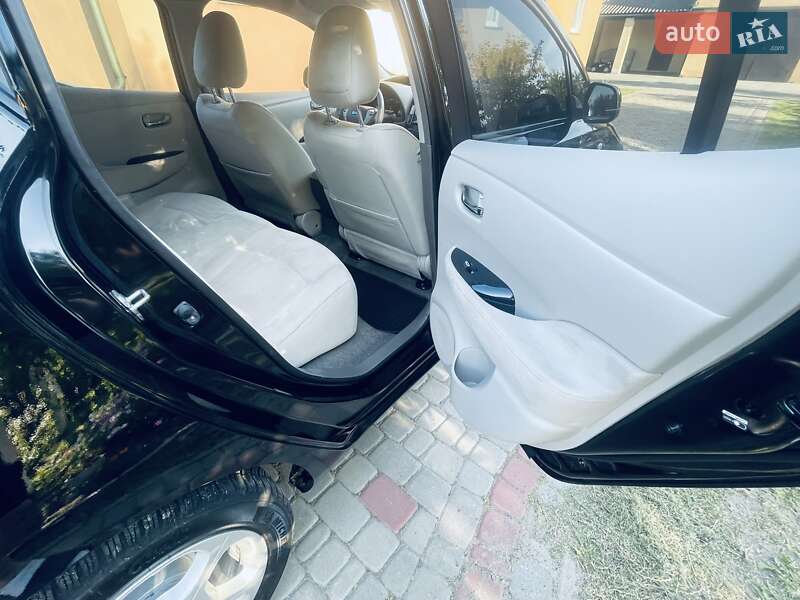 Хетчбек Nissan Leaf 2012 в Любомлі