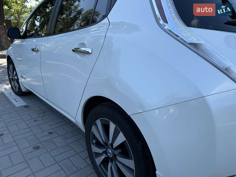 Хэтчбек Nissan Leaf 2013 в Днепре
