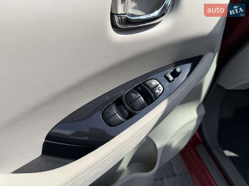 Хетчбек Nissan Leaf 2012 в Івано-Франківську