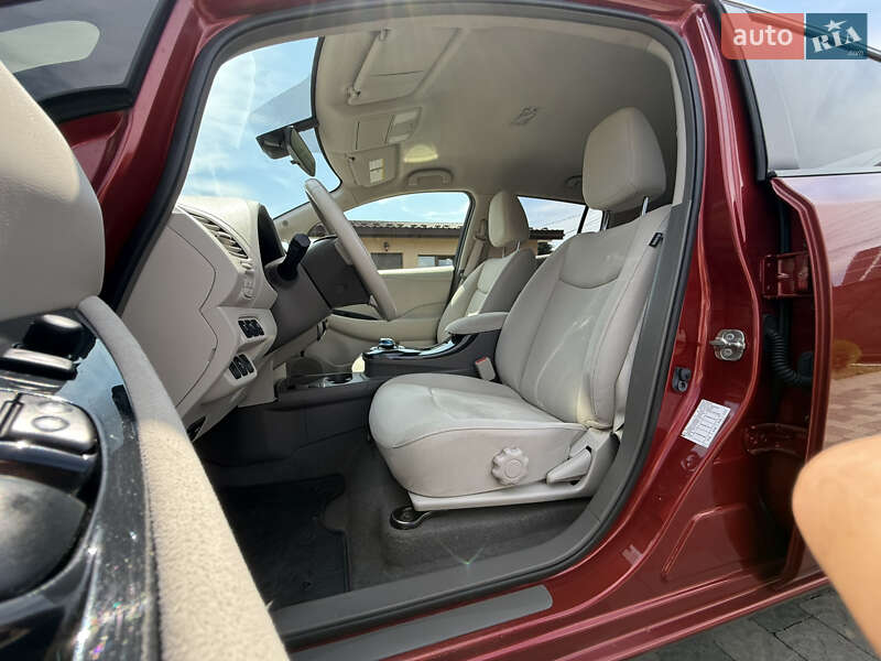 Хетчбек Nissan Leaf 2012 в Івано-Франківську
