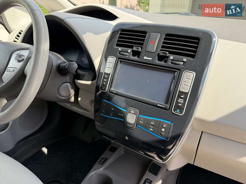 Хетчбек Nissan Leaf 2012 в Івано-Франківську