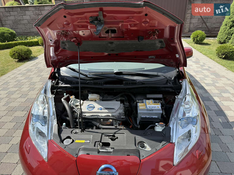 Хетчбек Nissan Leaf 2012 в Івано-Франківську