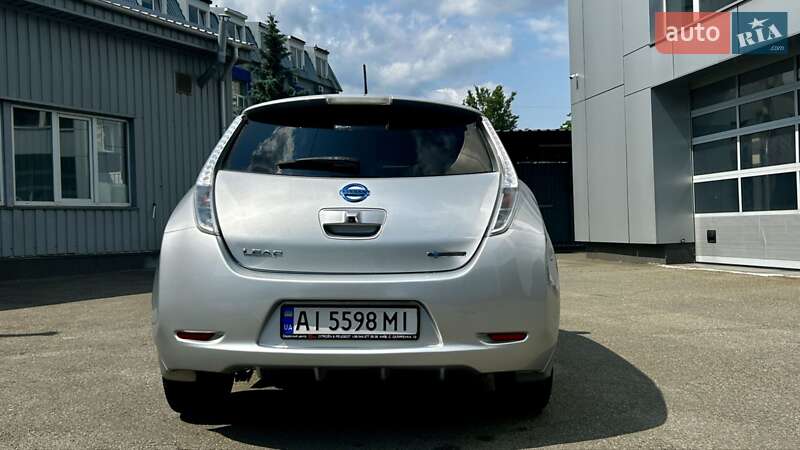 Хетчбек Nissan Leaf 2015 в Києві