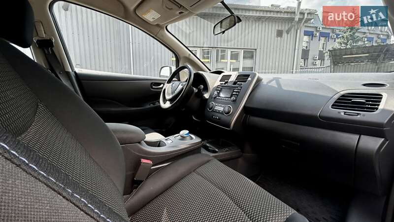 Хетчбек Nissan Leaf 2015 в Києві