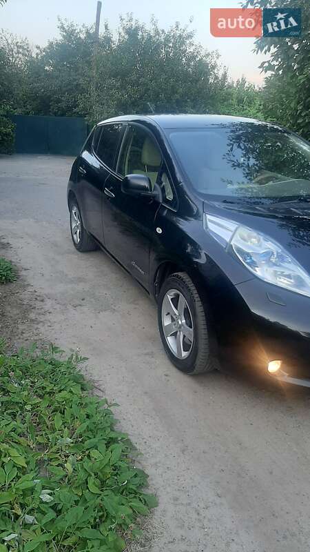 Хетчбек Nissan Leaf 2012 в Дніпрі