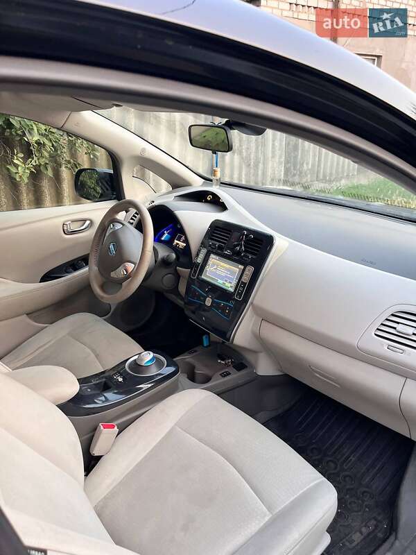 Хетчбек Nissan Leaf 2012 в Дніпрі