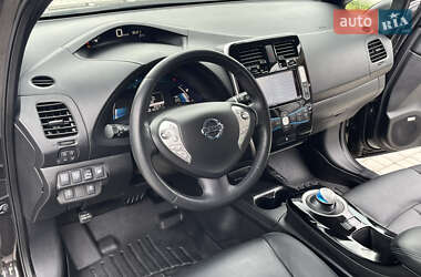 Хэтчбек Nissan Leaf 2015 в 