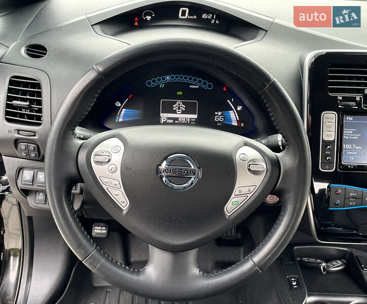 Хэтчбек Nissan Leaf 2015 в Ровно