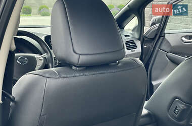 Хэтчбек Nissan Leaf 2015 в 