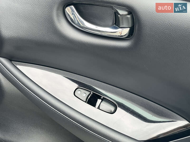 Хэтчбек Nissan Leaf 2015 в Ровно