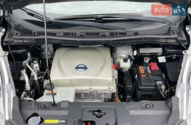 Хэтчбек Nissan Leaf 2015 в 