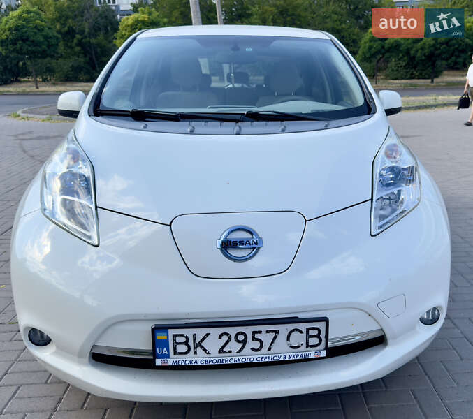Хэтчбек Nissan Leaf 2013 в Черкассах