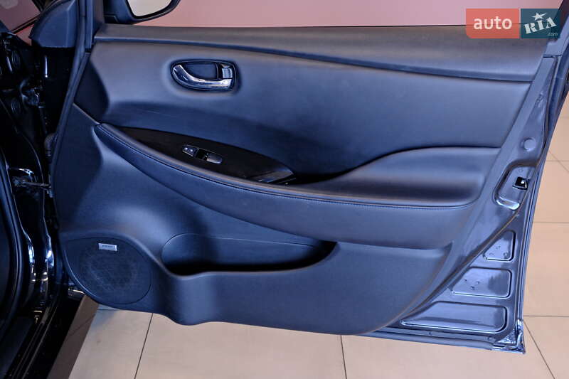 Хетчбек Nissan Leaf 2022 в Одесі