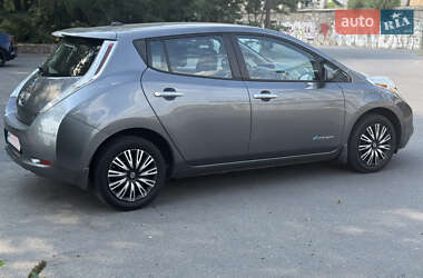 Хетчбек Nissan Leaf 2015 в Дніпрі