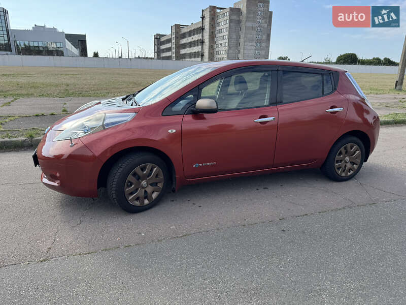 Хэтчбек Nissan Leaf 2015 в Киеве