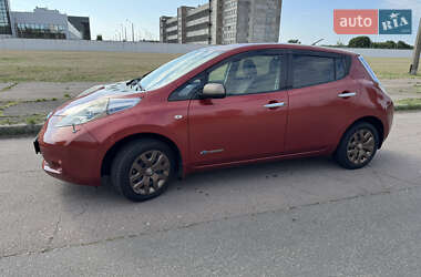 Хэтчбек Nissan Leaf 2015 в 
