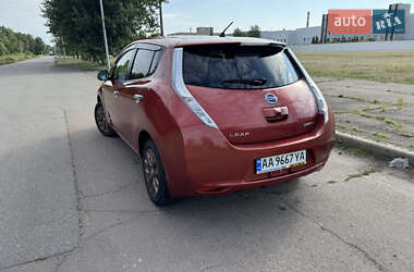 Хэтчбек Nissan Leaf 2015 в 