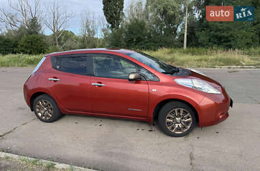Хэтчбек Nissan Leaf 2015 в 
