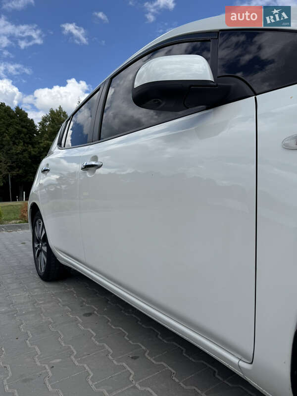Хэтчбек Nissan Leaf 2017 в Луцке