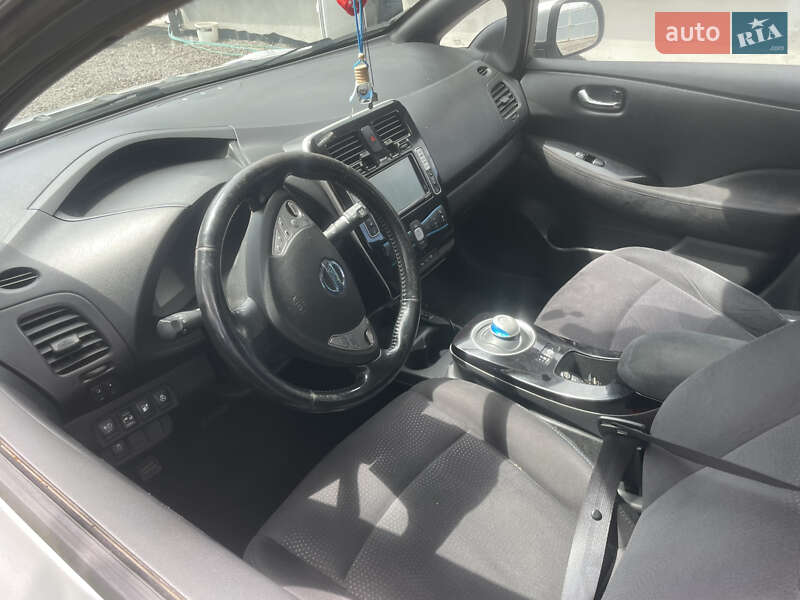 Хэтчбек Nissan Leaf 2013 в Львове