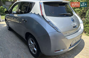 Хэтчбек Nissan Leaf 2011 в 