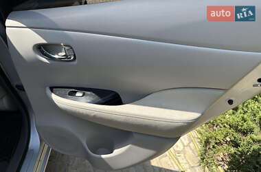 Хэтчбек Nissan Leaf 2011 в 
