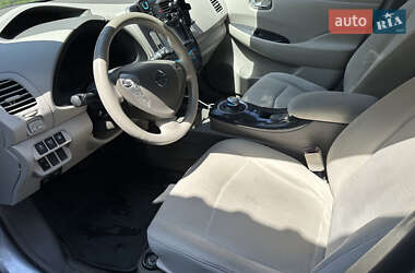 Хэтчбек Nissan Leaf 2011 в 