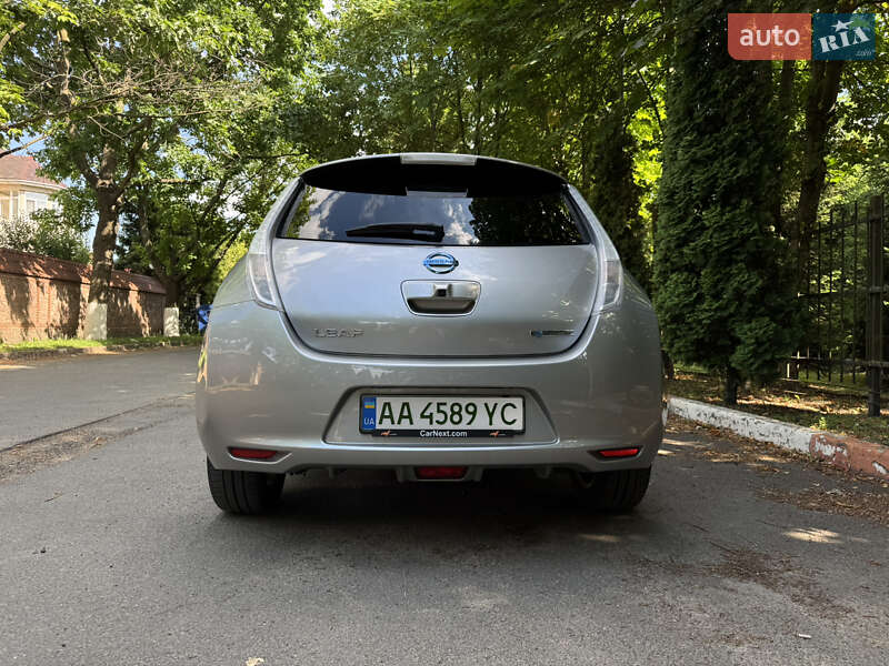 Хетчбек Nissan Leaf 2016 в Гатне