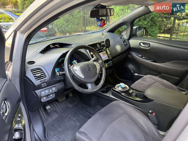 Хетчбек Nissan Leaf 2016 в Гатне