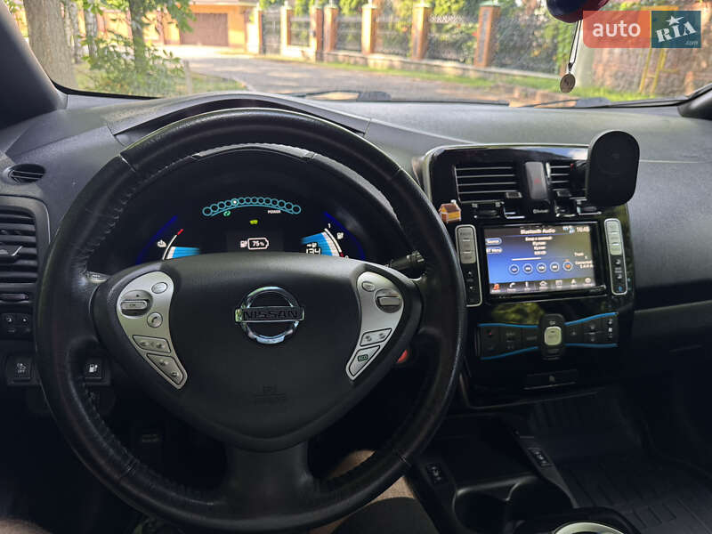 Хетчбек Nissan Leaf 2016 в Гатне