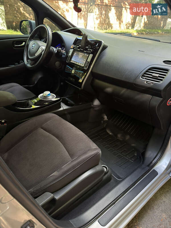 Хетчбек Nissan Leaf 2016 в Гатне