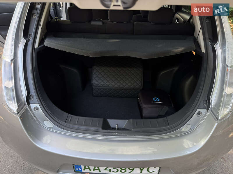 Хетчбек Nissan Leaf 2016 в Гатне