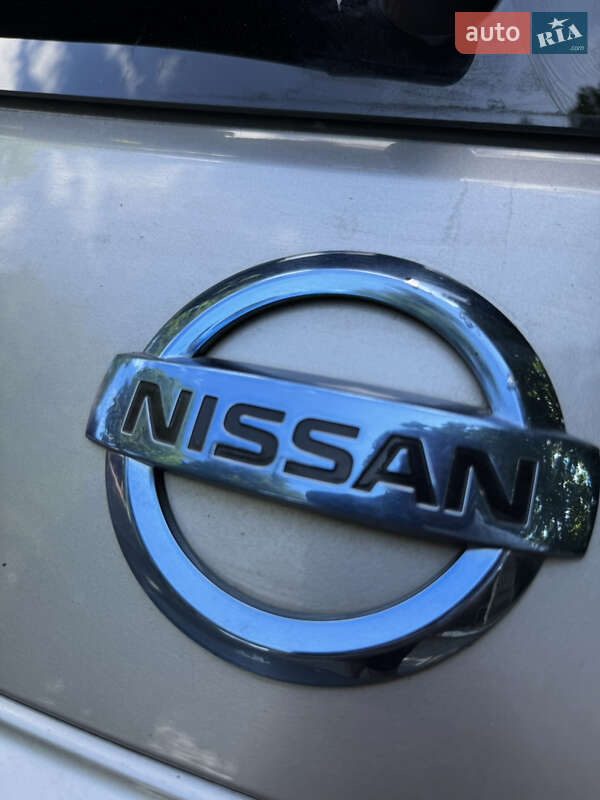 Хетчбек Nissan Leaf 2016 в Гатне