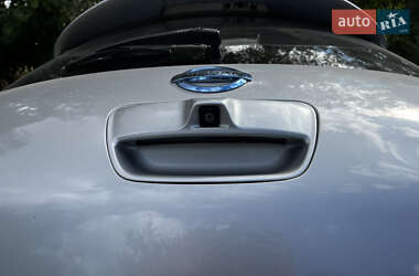 Хэтчбек Nissan Leaf 2011 в 