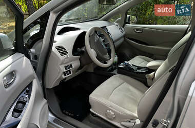 Хэтчбек Nissan Leaf 2011 в 