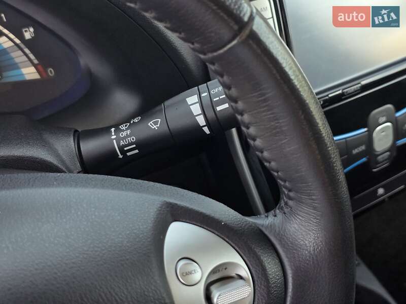 Хэтчбек Nissan Leaf 2015 в Тернополе